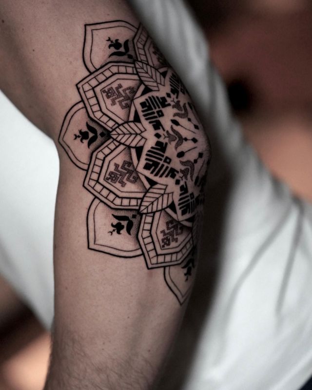 Did this cross stitch inspired mandala for @joshuahoogmoet . This was the first session out of tree. It Will be A half sleeve in the future . Cant wait to start with the next sessions . See you next year. Have A Nice weekend everyone!!!  .
.
.
.
.
#mandala #mandalatattoo #mandalaart #mandalapassion #mandalaartist #mandalaartist #dot #dotworkdaily #dotworkers #dott #dotworktattoos #dotworkmandala #crossstitch #elbowtattoo #elbowmandala