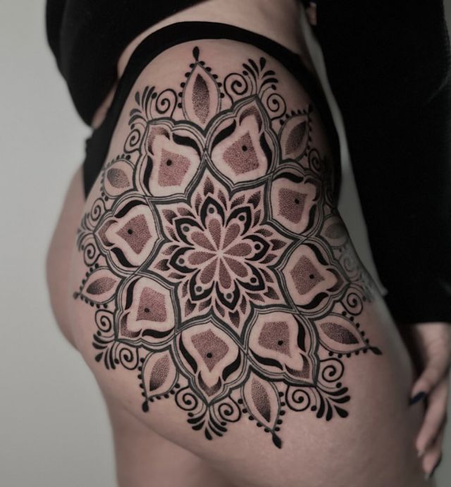 Mandala I did for @x.xboke !  This took me around 11 hours .
Most of the lines are healed. Dotwork is fresh! Thank you bo!  .
.
.
.
.
#mandala #mandalatattoo #mandalaart #dotworkers #dotwork ##DotworkTattoo #MandalaTattoo
#DotworkMandala #InkArt
#TattooDesign
#InkedLife
 #TattooArtist #DotworkInk
#BodyArt