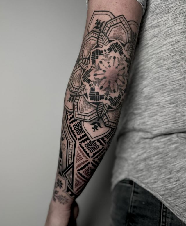 Another view on my recent half sleeve @joshuahoogmoet , inspired by the timeless craft of cross stitch. I enjoyed working on this one. And I’d like to do more of this stuff.  I still have some spots available in April and May for appointments. So, if you’re interested in getting your own custom cross stitch tattoo, shoot me a DM to book your spot or what’s app +31 6 25 70 60 76  .
.
.
.
#costuminktattoo #tattooartist #crossstitch #mandalatattoo #mandalaart #dotworkers #dotwork #dotted #mandalaartist #ink